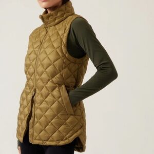 NWOT - Athleta Whisper Featherless Vest